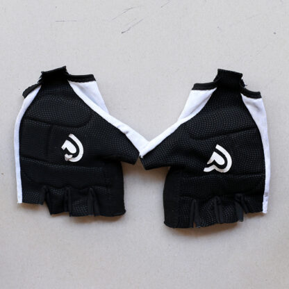 Handschuhe-Pissei-UAE